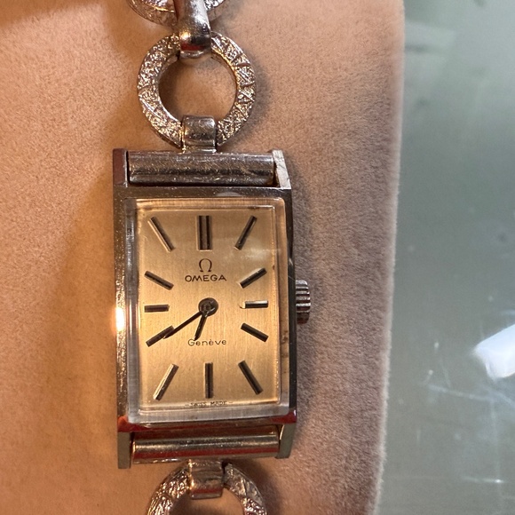 Omega Genève Tank Watch. White gold case. Collectors vintage piece from 1960’s. - Picture 1 of 9